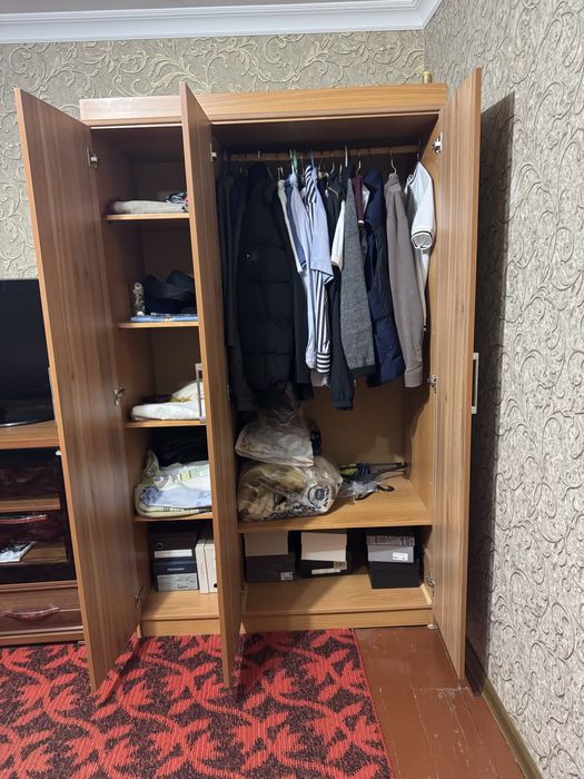 Krovat (matrasi bilan) va kiyim shkafi – arzon narxda!