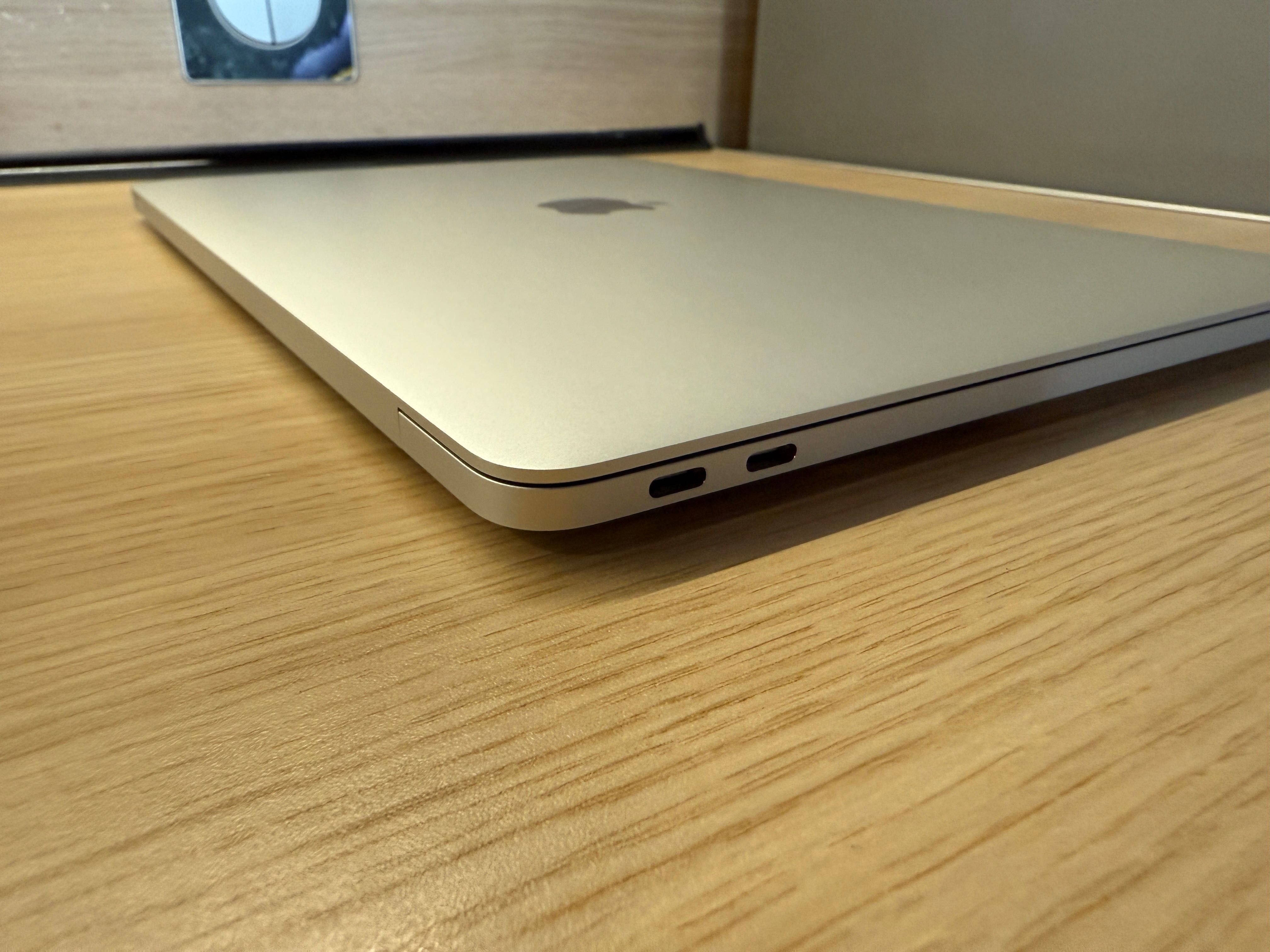 Apple MacBook Pro 13 2017 i5, 128gb, 8gb