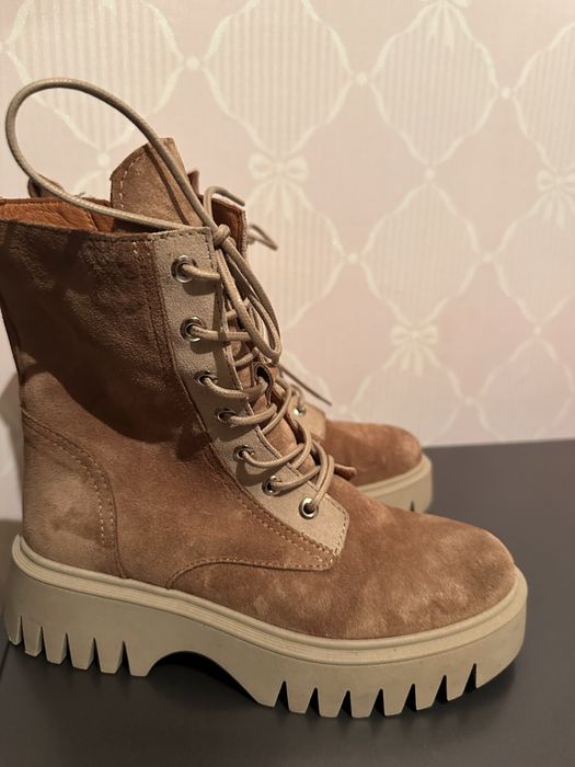 Продам новые зимние сапоги размер 37