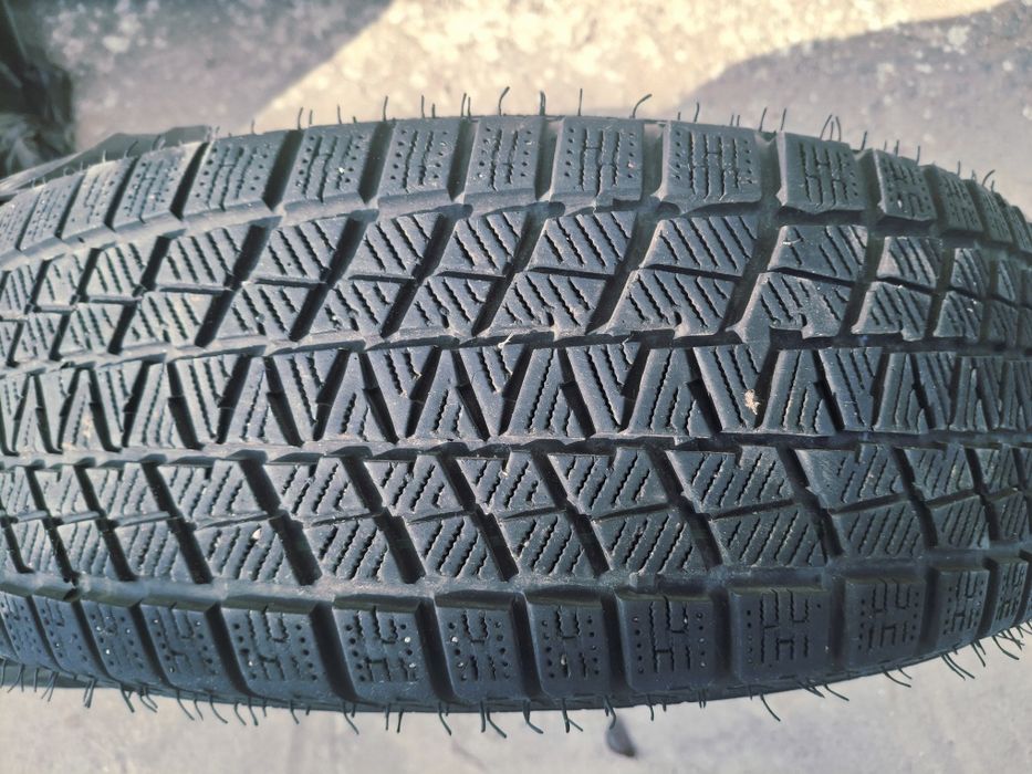 Шины зимние почти новые