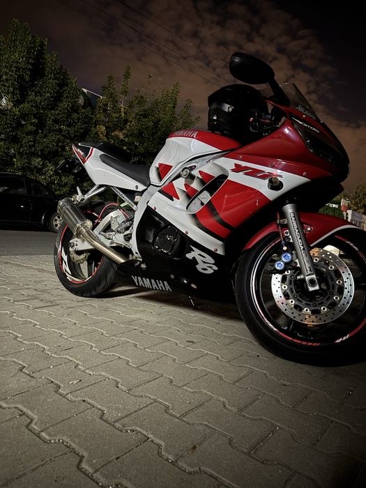 Vand Yamaha r6 1999 35kw a2, schimb cu auto , diferenta din partea mea
