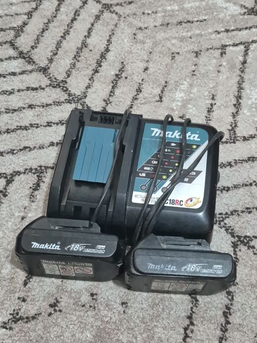 Vând 2 bucăți makita