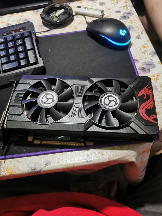 Продам видеокарту AMD RX 570.