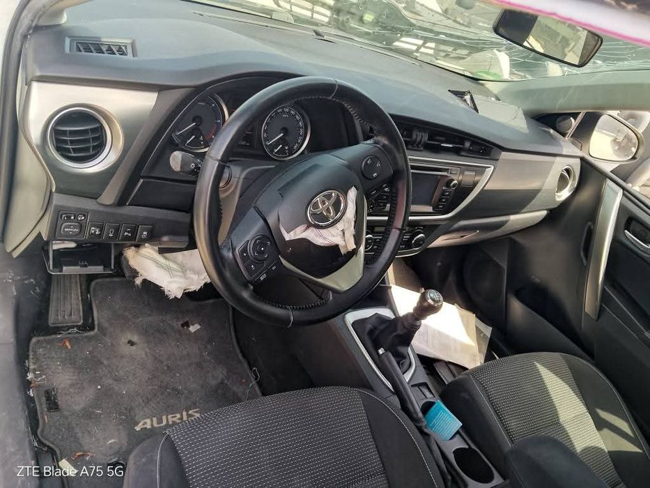 Аурис 2014 2.0 дизел на части