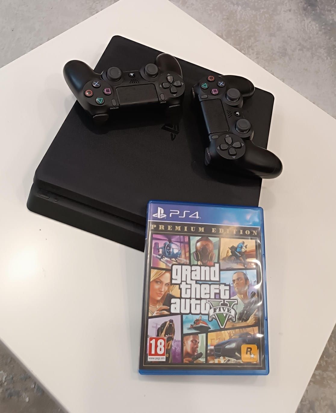 Продаётся приставка ps4, руль и игры