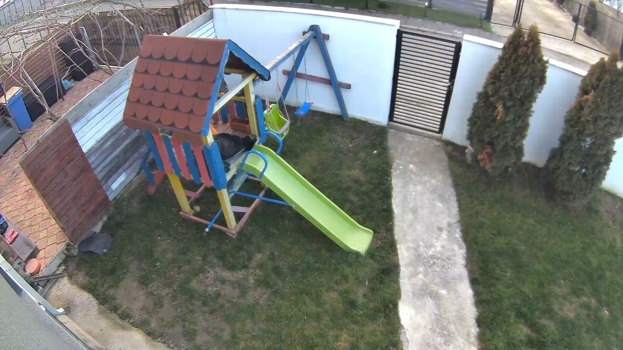 Vand loc de joaca copii cu tobogdan si doua leagane