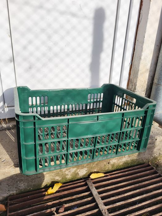 Vând lazi de plastic