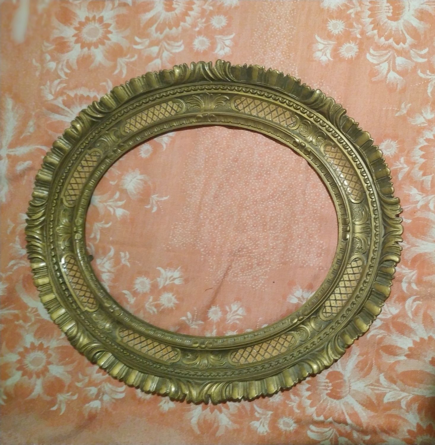Продаются зеркала и рамка .