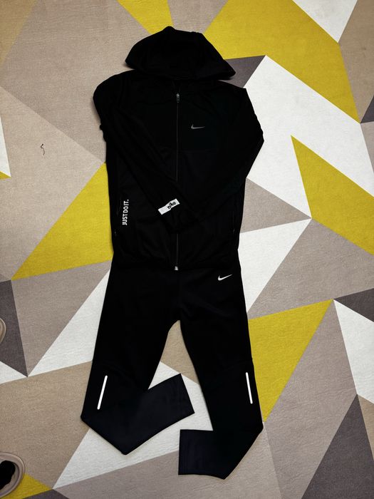 Дамски екипи запазени