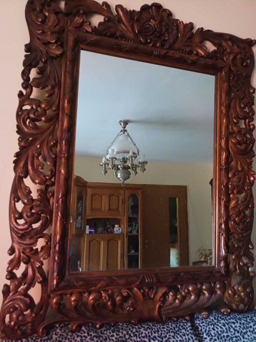 Oglinda perete sculptura rama din lemn de dimensiunea de 18 cm.