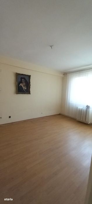 Apartament 2 camere, etajul 3, zonă semicentrală!