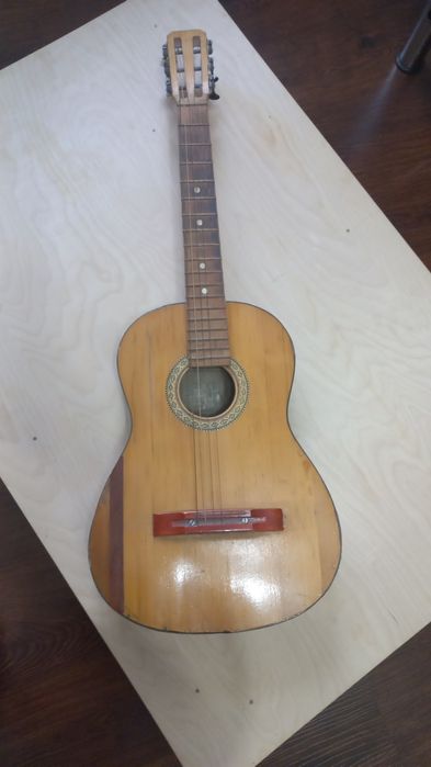 Гитара шестиструнная акустическая