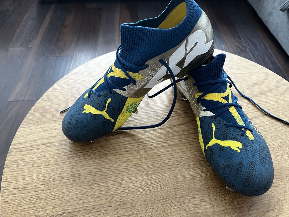 Adidasi fotbal marimea 41