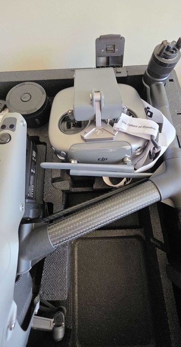 Drona profesionala DJI Inspire 2 pachet cu accesorii, baterii noi