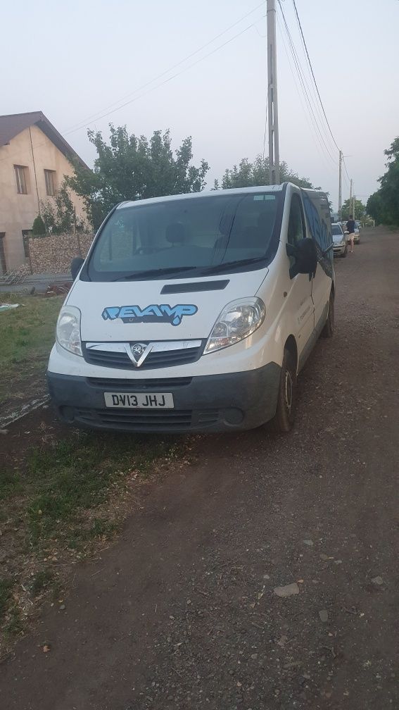 Dezmembrez TraficVivaro mot 2.0