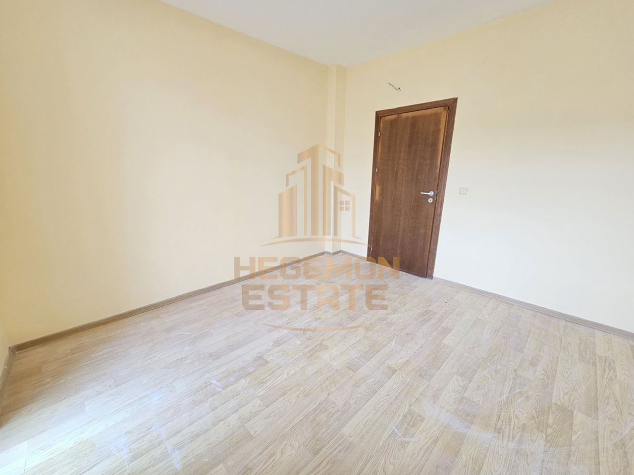 Продава се Тристаен апартамент в Бяла - 128 кв.м за 587 €/кв.м - Снимка #8