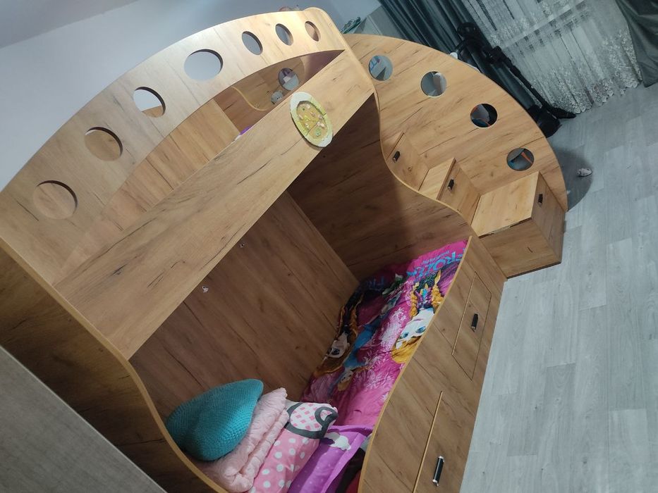 Продам 2х ярусную кровать, почти новая. В идеальном состоянии