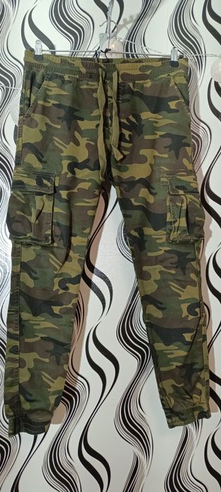 Камуфлажни карго панталони