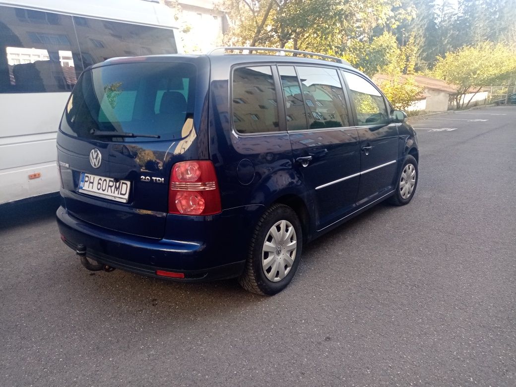 Vând sau schimb Volkswagen Touran facelift