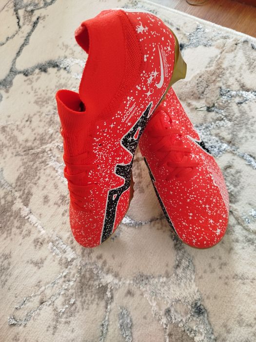 Butsi Nike Air Zoom futbol butsasi.