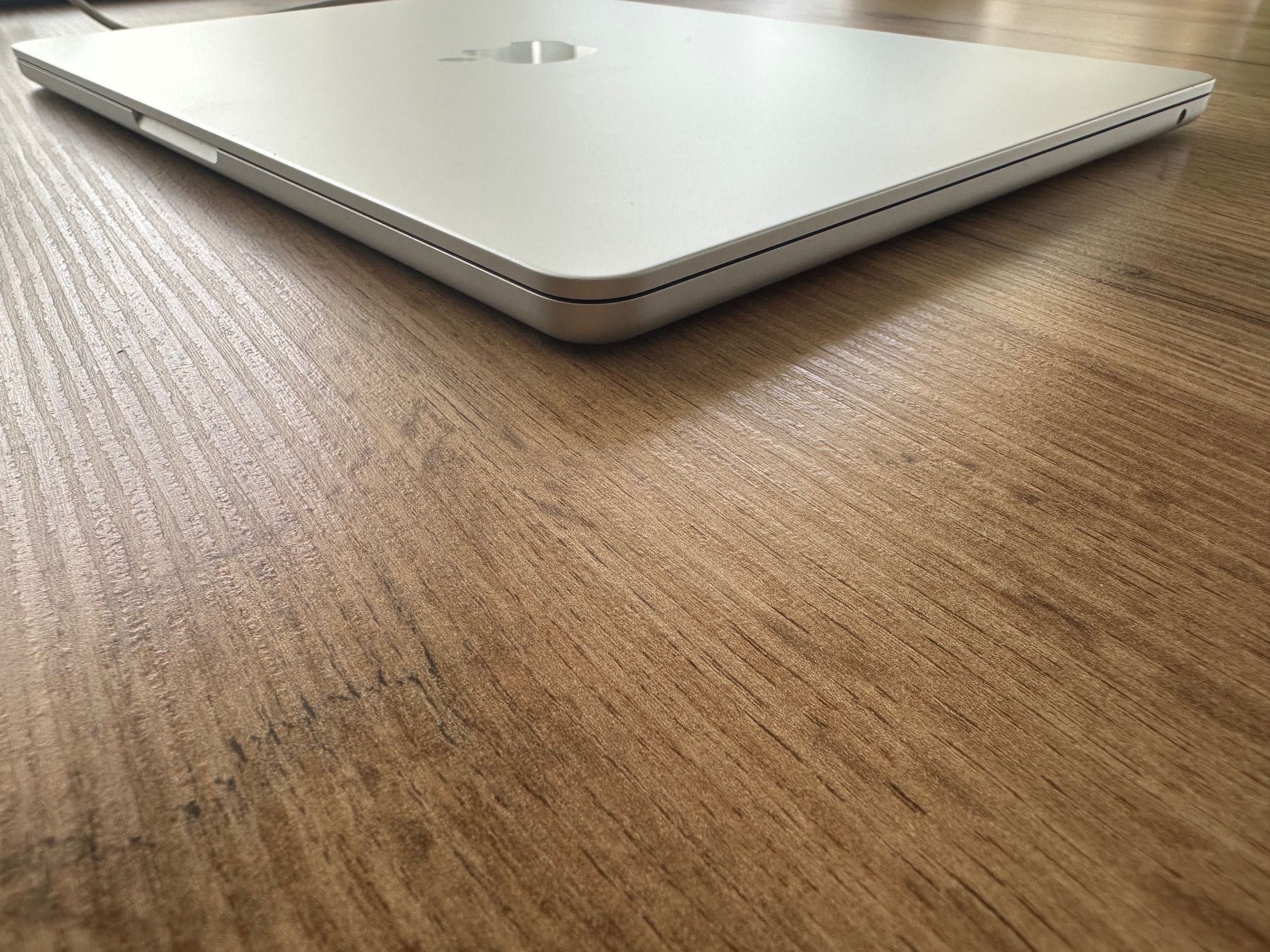 MacBook Air 13" M2 Chip 8-CPU, 10-GPU, 16RAM, 1TB SSD,ГАРАНЦИЯ 5.2027г