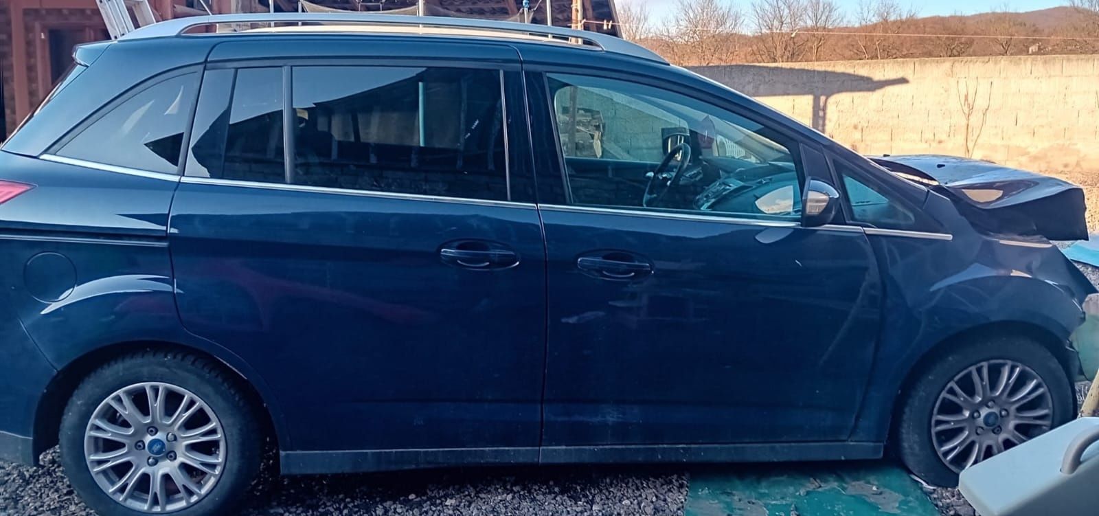 Vând Ford grand c max