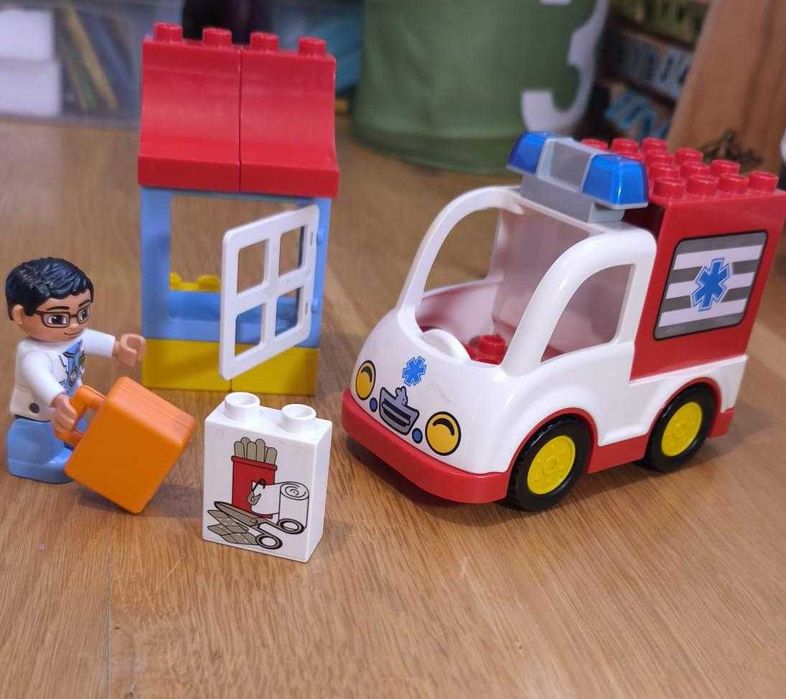 LEGO DUPLO 10527 -  Ambulanţă si medic