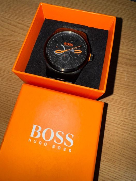 Ceas Hugo Boss HB.242.1.34.2814 - Elegant și Sportiv