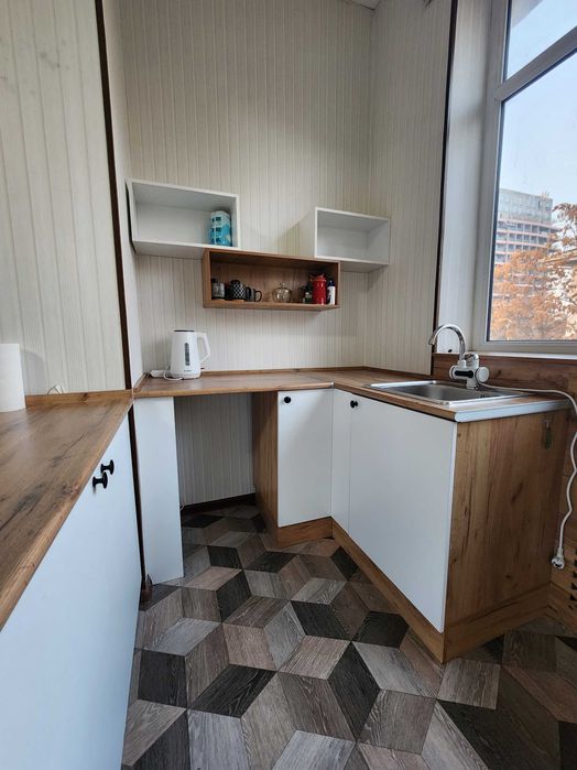 Сдается кабинет-офис евро 30кв.м центр Ш.Руставели