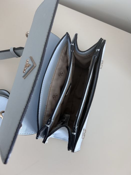 Чанта Guess 22 x 14 x 10.5 cm