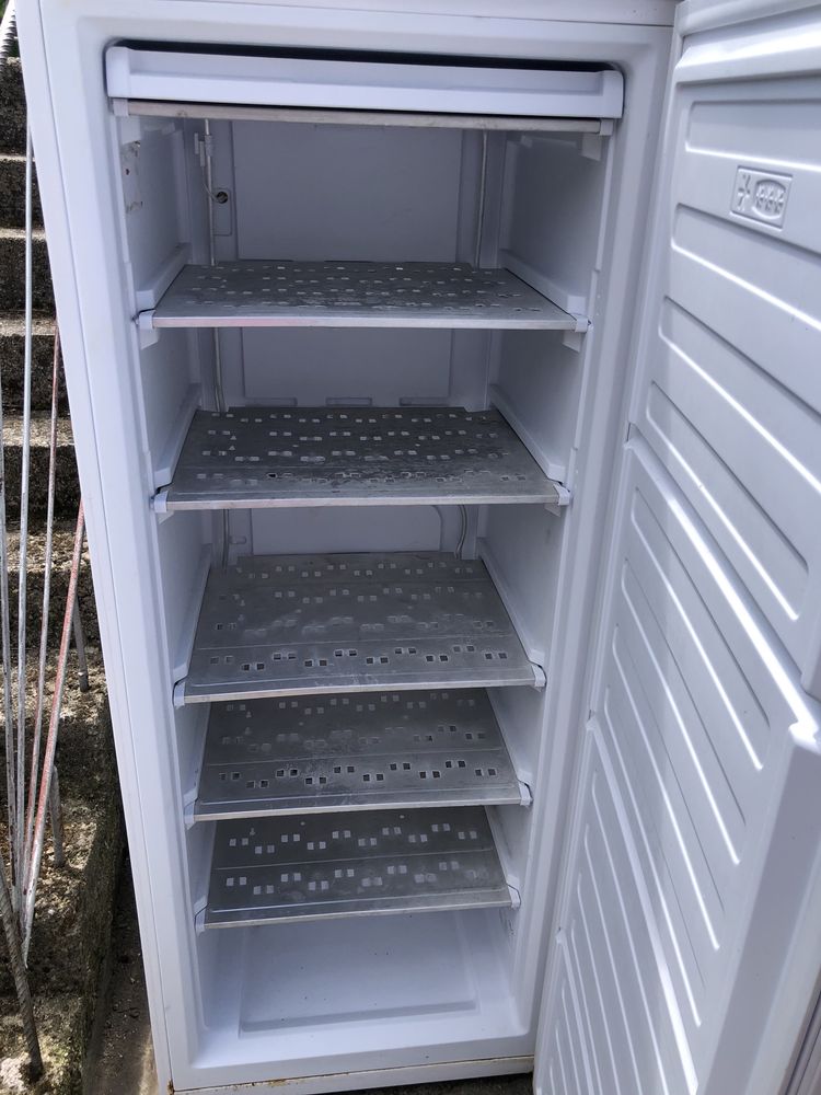 Фризер Beko 215 л.