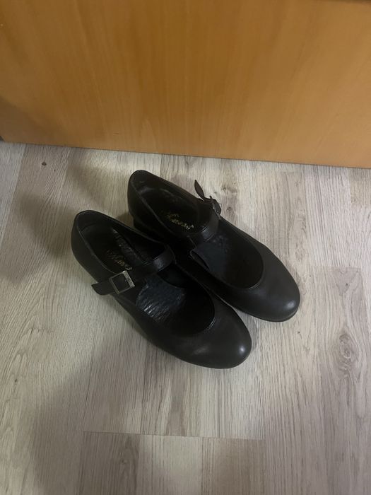 Скарпини за народни танци