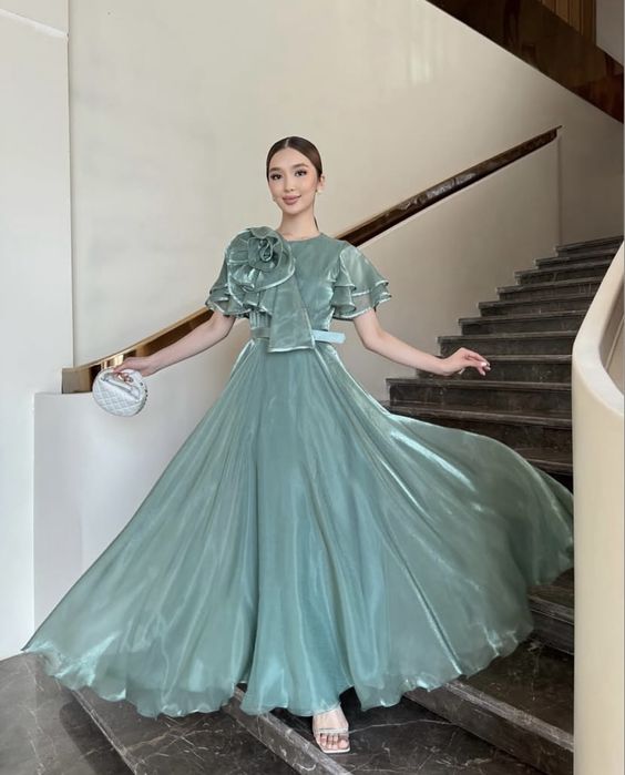 Вечерние платья 2025