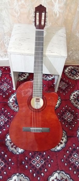 Gitara sotiladi holati juda zoʻr ideal