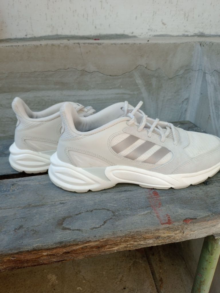 Маратонки Adidas номер 40 1/2