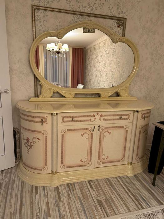 Коммод с зеркалом