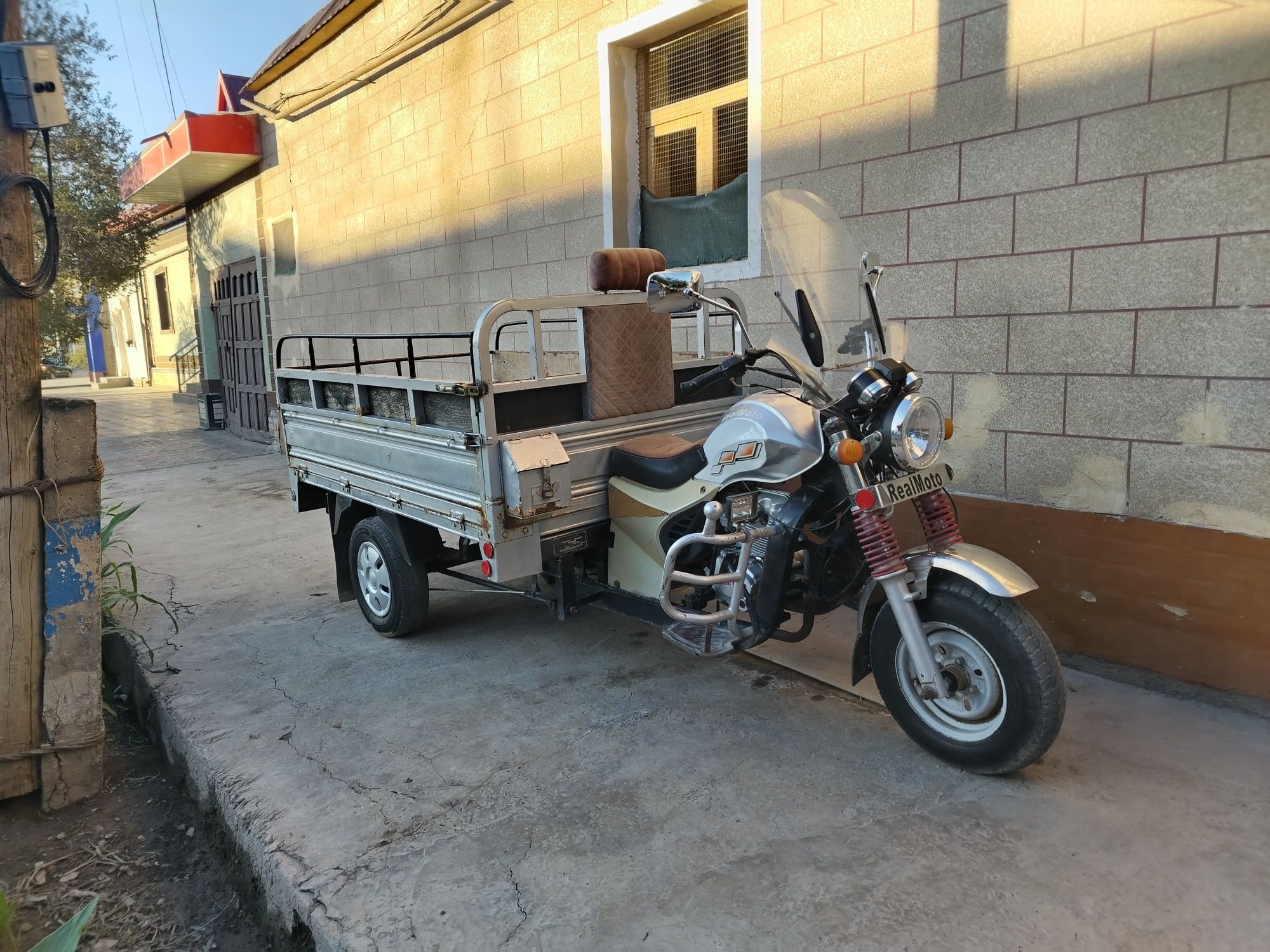 Real moto sotiladi