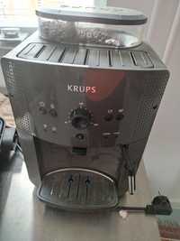 Vand espressor Krups EA810B70 impecabil, folosit putin