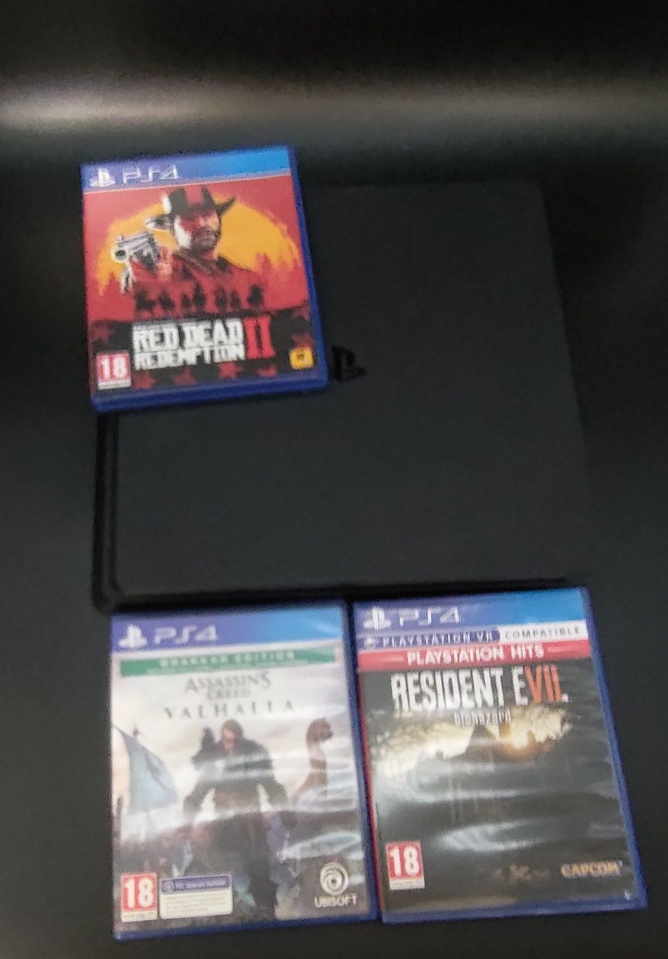 Playstation 4 Slim 500GB+ джойстик+3 топ игрици+кабели