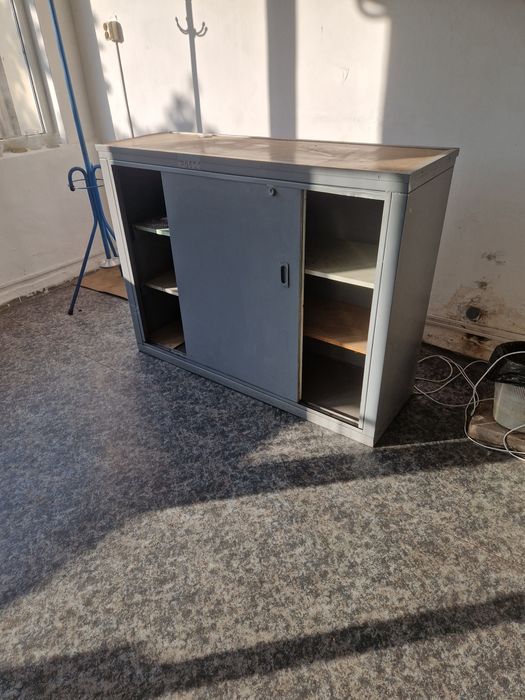 Dulapuri pentru scule si Containere mari mici din metal profesionale.