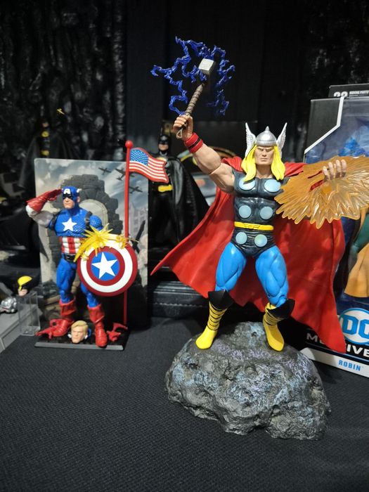 Figurine marvel legend batman diorama etc..