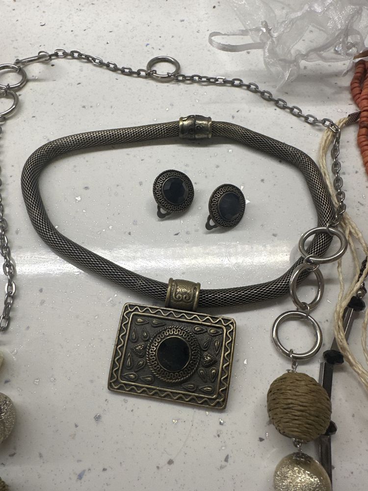 Колие, Гривна, обеци
