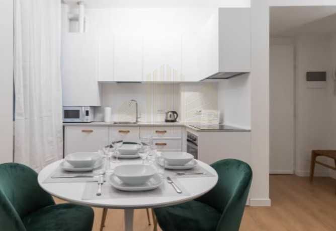 Дава се под наем Тристаен апартамент в Пловдив, Център - 74 кв.м за 239.7 € - Снимка #2