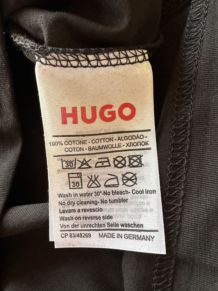 Мъжка,памучна,черна тениска Hugo BOSS със синьо