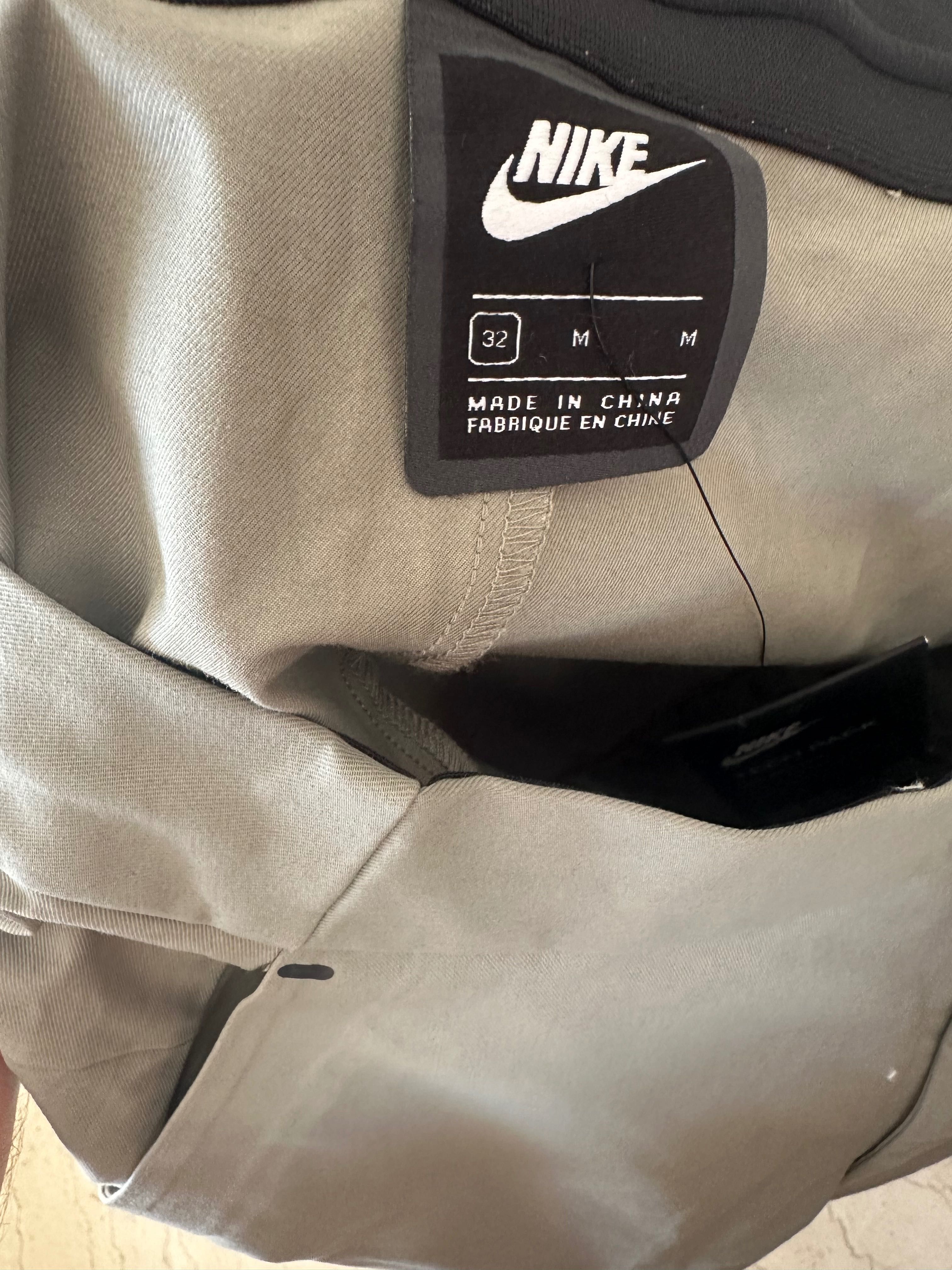 Nike tech pack sovente shorts размер М
