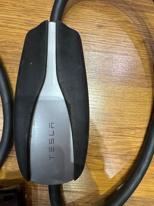 Зариадно за Тесла