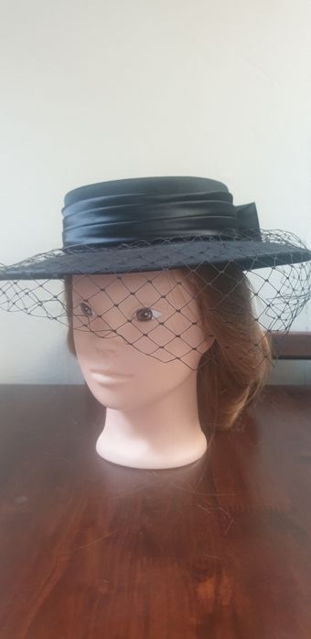 Palarie elegantă pentru nunți