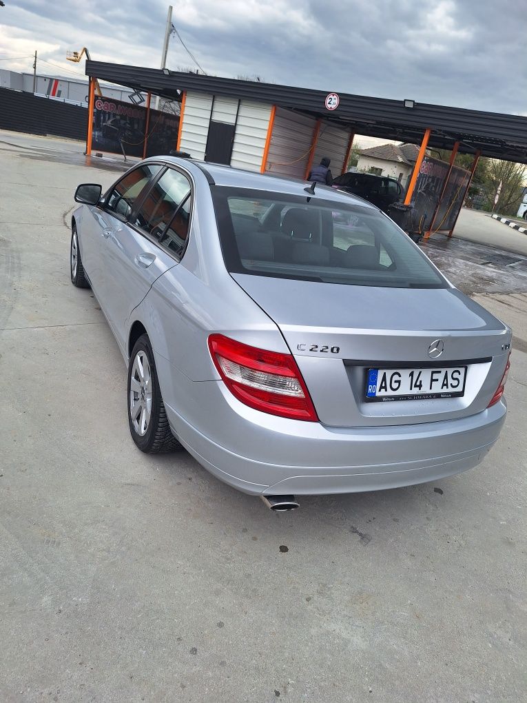 Vând Mercedes C220