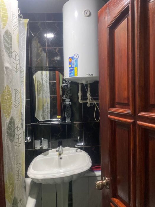 Квартира 2/4/4 чирчик 10-микрорайон