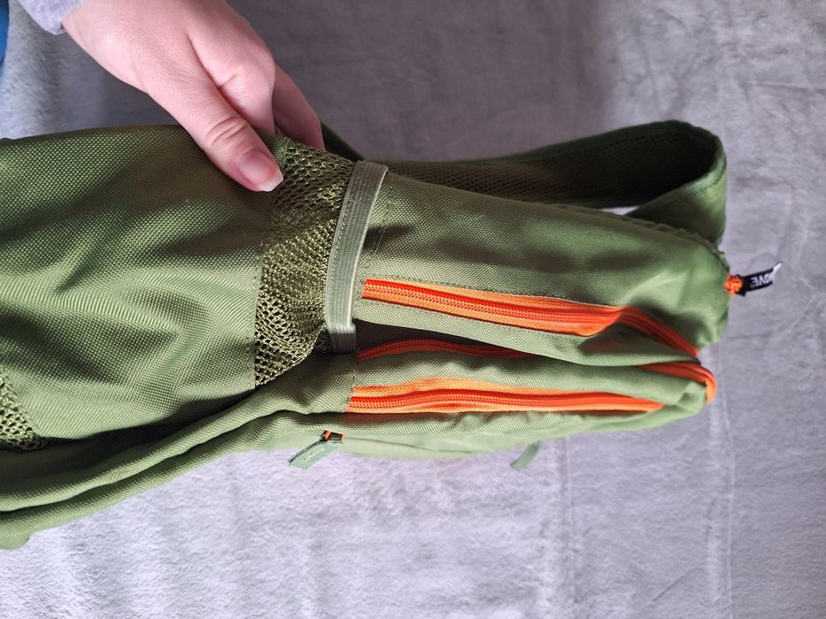 Ученическа раница с 4 разделни джоба + вграден дъждобран